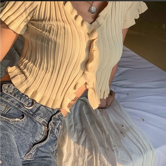 Ruffle Trim Short-Sleeved Button-Up Top - Picture 2 of 4